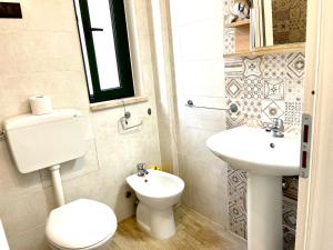 a bathroom with a toilet and a sink at Casa Roccella in Buonfornello