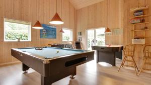 a billiard room with a pool table and a counter at Villavilla 171 - Ebeltoft, Østjylland in Ebeltoft