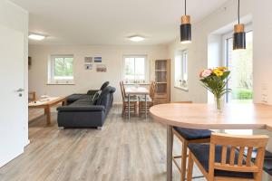 a living room and dining room with a table and chairs at Deichläufer in Ockholm