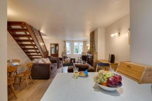 a living room with a table with a bowl of fruit at 3 Bed in Leyburn oc-ds013 in West Witton