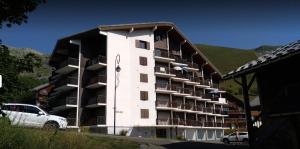 a large white building with a clock on it at Résidence Pierre Aiguë in Saint-Sorlin-dʼArves +2 photos