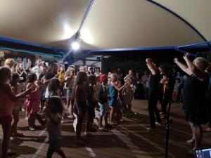 a crowd of people dancing under a tent at ZEcamping 4 étoiles familial animaux acceptés familial piscine couverte in Aureilhan