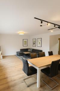 a living room with a table and a couch at Ferienhaus an der Burg Coraidelstein in Klotten