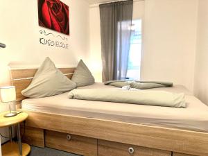 two beds in a room with at Ferienwohnung De Priel in Dorum-Neufeld