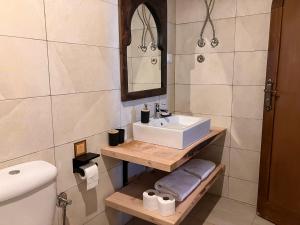 a bathroom with a sink and a mirror and a toilet at Sultana Palace in ‘Ezbet Abu Ḥabashi +83 photos