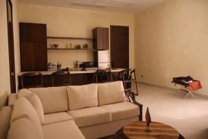 a living room with a couch and a kitchen at Paraiso Rainforest and Beach Hotel in Omoa
