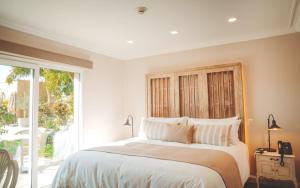 a bedroom with a bed and a large window at Hacienda Huamalata in Ovalle +53 photos