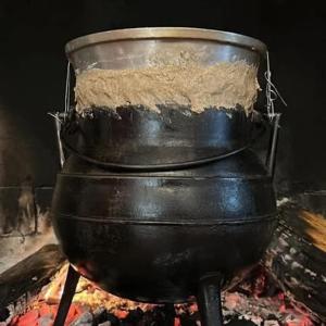 a large pot sitting on top of a fire at Pensão S José-CUNHA'S in Vila Nova de Tazem