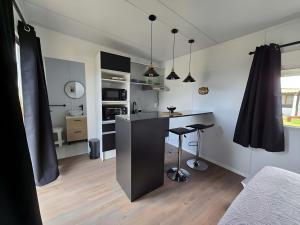 a kitchen and living room with a black counter top at Maridalba 2 in La Coronilla