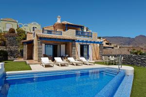 Bazén v ubytování Hotel Suite Villa Maria nebo v jeho okolí