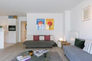 a living room with a couch and a table at Blankeduyn Koksijde in Koksijde