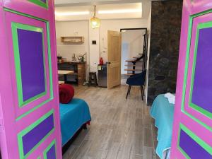 a room with a door open to a room with a room at Rincon del descanso in Salento