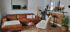 a living room with a couch and a table and chairs at Ammergaufeeling mit einmaligem Bergblick, Terrasse, Nähe zur Nato Schule in Oberammergau
