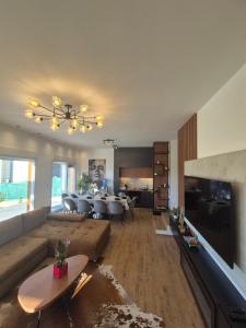 a living room with a couch and a table at Casa Toleni in Ba°evac