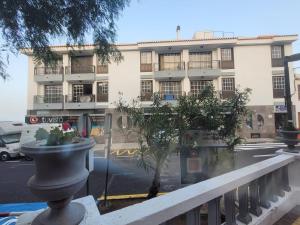 a view of a building from the street at Lavilla1XO in Valverde
