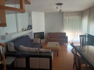 a living room with a couch and a table at Chalet en Sieteiglesias, Sierra Norte de Madrid in Sieteiglesias