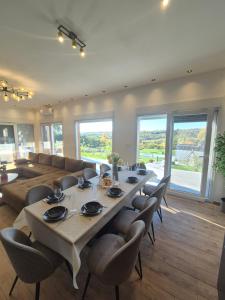 a large dining room with a large table and chairs at Casa Toleni in Ba°evac