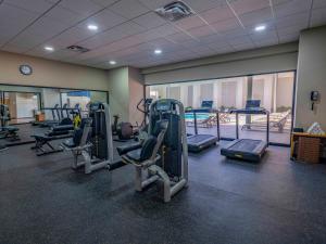 a gym with tread machines and a swimming pool at Galería Plaza Veracruz in Veracruz