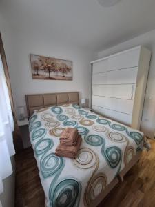 a bedroom with a large bed with a blanket at Premijum 5 in Smederevska Palanka
