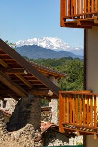 A general mountain view or a mountain view taken from a vidéki vendégházakat