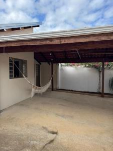 a patio with a hammock attached to a house at Casinha da Canastra in Delfinópolis
