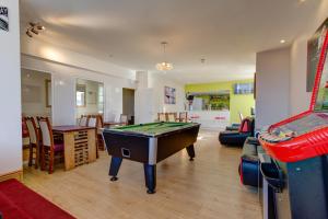 Τραπέζι μπιλιάρδου στο New Promenade Hotel +10 φωτογραφίες