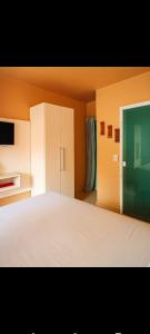 a bedroom with a large white bed in a room at casas praias familiar in Piçarras