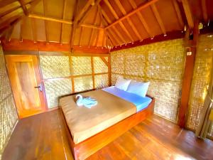a room with a bed in a small room at Bello Ethnic Bungalow & Resto in Tetebatu +119 photos