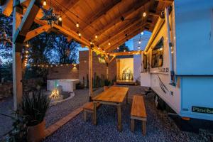 an rv patio with a wooden table and a truck at Glamping con Jacuzzi en Guanajuato in Santa Rosa de Lima