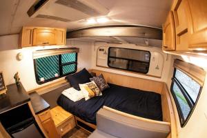 an interior view of an rv with a bed and window at Glamping con Jacuzzi en Guanajuato in Santa Rosa de Lima