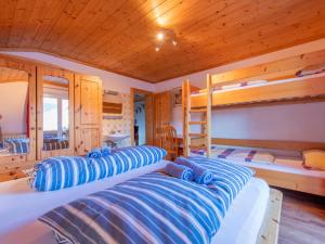 a bedroom with three bunk beds in a cabin at Pehambauer S in Hüttau