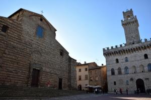 a group of buildings with a clock tower at Appartamento Talosa in Montepulciano