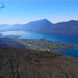 a view of a large body of water at Studio indépendant de 2 à 4 personnes in La Biolle