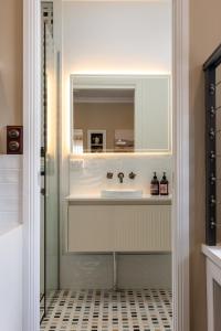 a bathroom with a sink and a mirror at Fox House Scone - Apartments in Scone