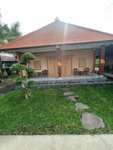 a house with a garden with rocks in the yard at Raditya Homestay in Mambat