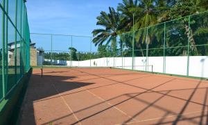 Tennistä tai squashia majoituspaikan Flat Praia dos Carneiros alueella tai lähistöllä