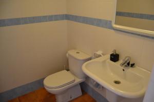 a bathroom with a toilet and a sink at Casa José in La Herradura