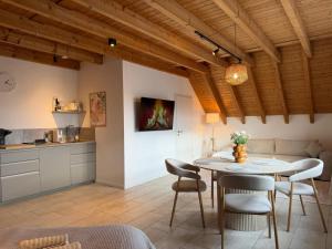a kitchen and dining room with a table and chairs at Aparthotel Casa Vasco - by Willms & Schömer eG in Euskirchen