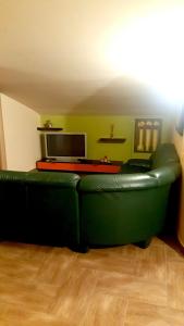 a green couch sitting in a living room at Appartamento Marinella in Pizzo