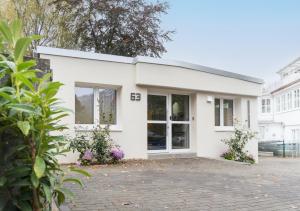 a white house with flowers in front of it at Passion 4U Airport in Hamburg