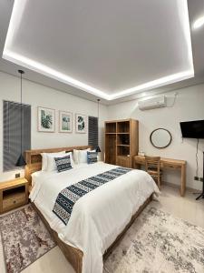 a bedroom with a large bed and a desk at Ngijeng Villa in Saba