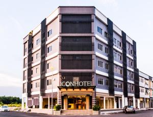 a building with a sign that readsormon hotel at Icon Hotel Segamat in Segamat