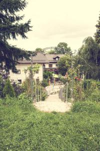 Kebun di luar Land-gut-Hotel Gasthof Waldschänke