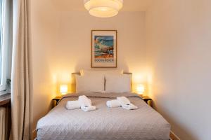 a bedroom with a bed with two towels on it at Cocoa Suite · Kilchberg in Kilchberg
