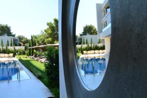 Бассейн в Somewhere Vouliagmeni или поблизости