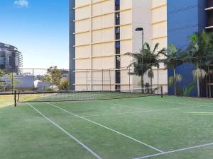 River Plaza Apartments Brisbane tesisi ve yakınında tenis ve/veya squash olanakları