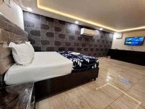 a bedroom with a bed and a tv in it at Hotel Crown Inn in Jalandhar