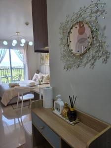 a kitchen and living room with a mirror on the wall at Saekyung Lapu-lapu in Suba