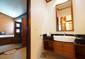 Koupelna v ubytování Aonang Phu Petra Resort, Krabi - SHA Plus