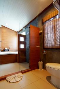 Koupelna v ubytování Aonang Phu Petra Resort, Krabi - SHA Plus